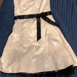 Vintage Jessica McClintock for Gunne Sax white/white roses , great condition!